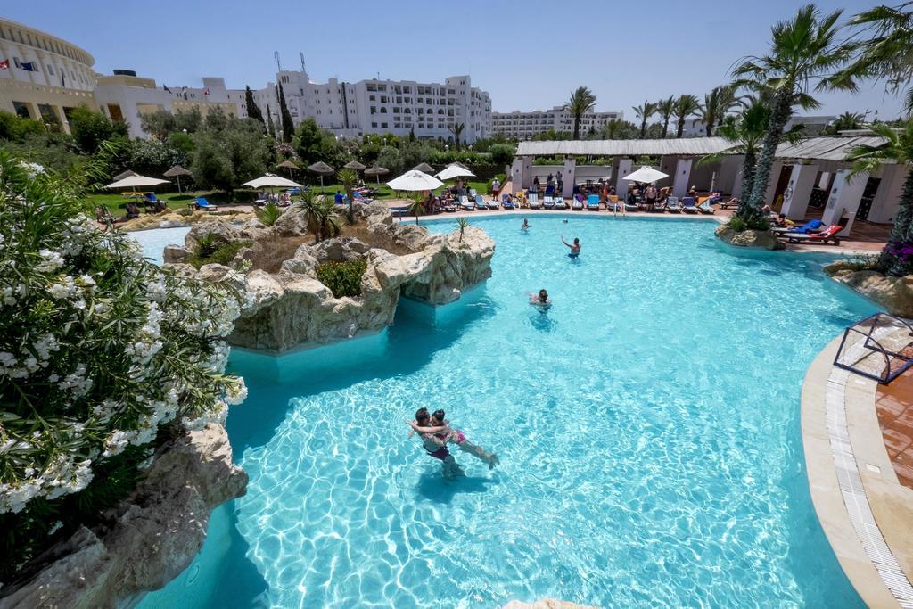Medina Solaria And Thalasso Hammamet Buitenkant foto The pool at the Nissi Beach Hotel