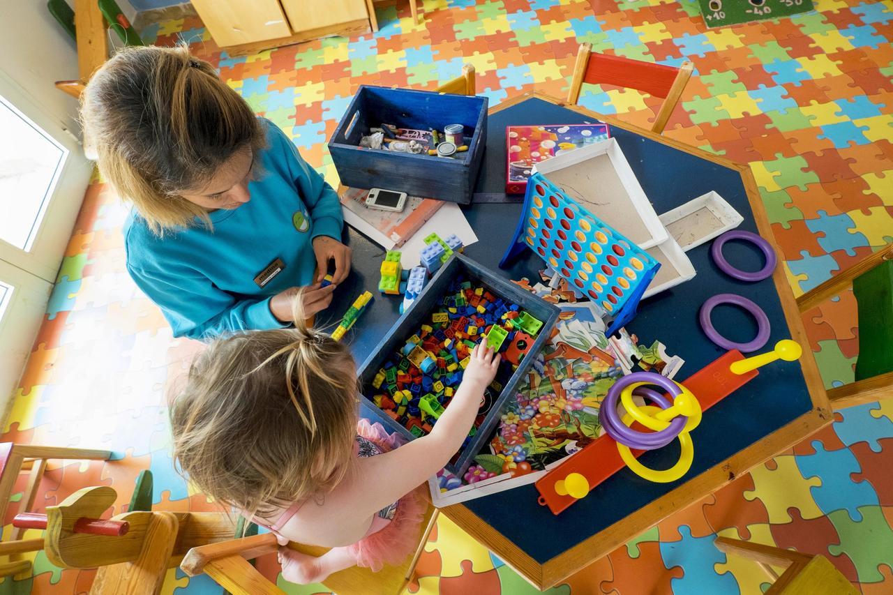 Medina Solaria And Thalasso Hammamet Buitenkant foto Children playing with toys